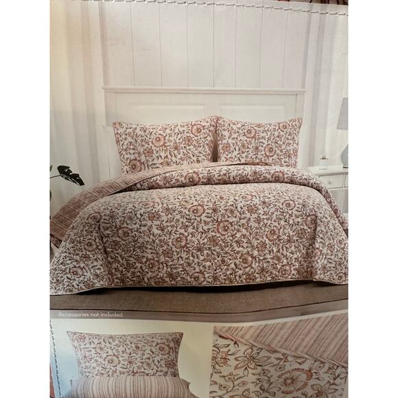 Reversible Queen Quilt Set - Picture 2 of 4